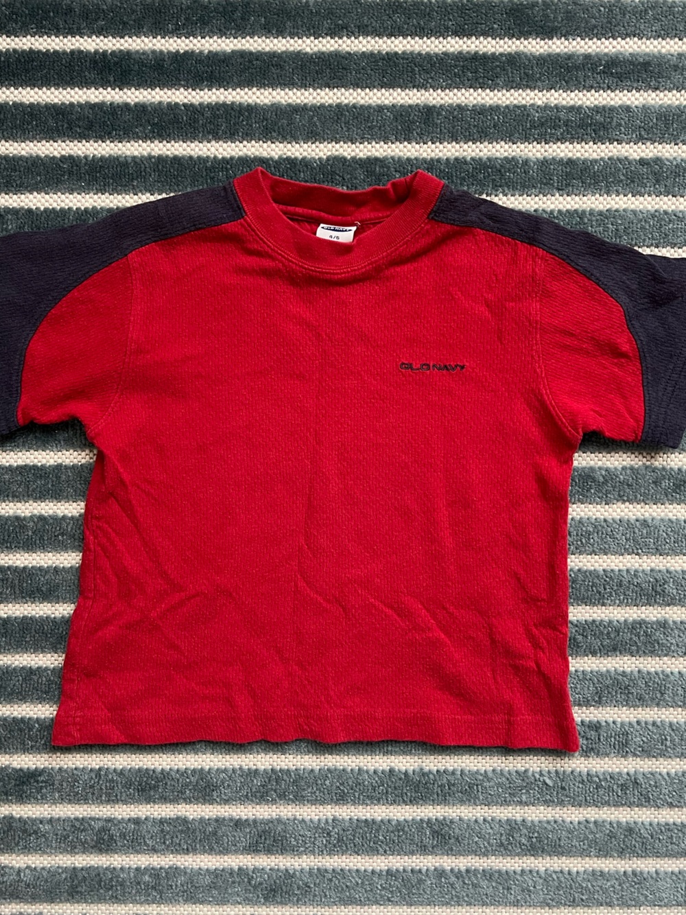 Vintage 2000 Old Navy Red/Navy T-Shirt size 4/5
